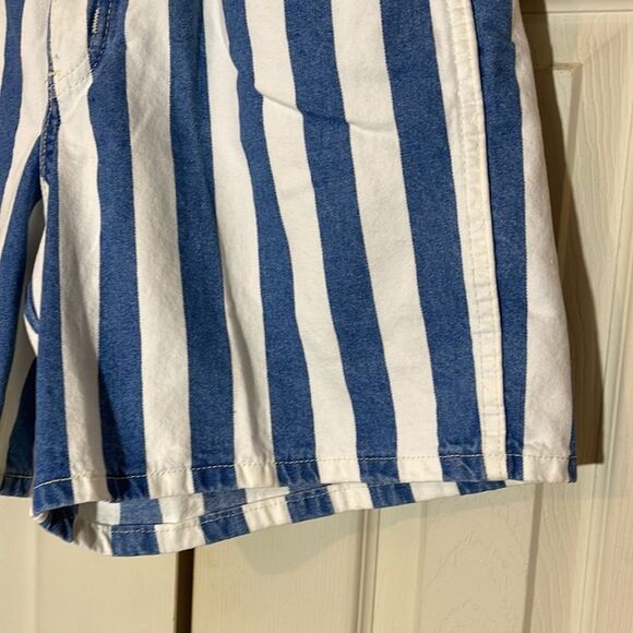 Vintage Chic Blue and White Striped Denim High Rise Shorts 1980s Waist 29 Inches - Picture 6 of 16